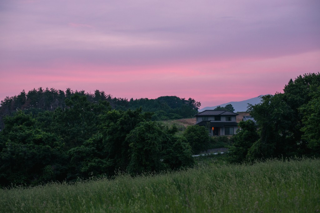 Although it was cloudy for much of the retreat, we did have some nice colors on the first evening. You can tell how far out in the countryside this is - there aren't 5,000 houses in the shot, just 1! 